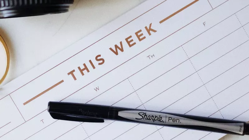 Time Blocking: Desk calendar labeled